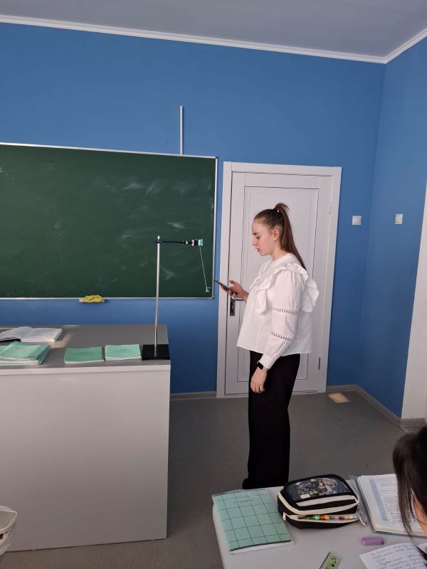 Лабораторная работа по физике в 9 классе.